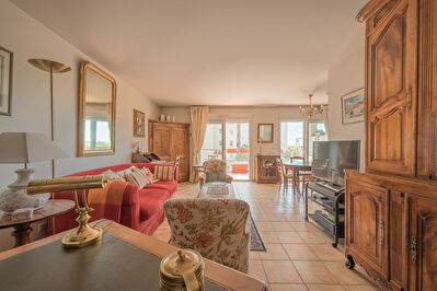 SOUS COMPROMIS Centre ville Aix, appartement T3 avec terrasse et double parking