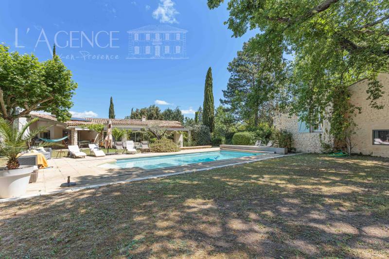 PUYRICARD maison familiale  de  269 m² + dépendance ancienne de 27m² sur un terrain de 3200m²
