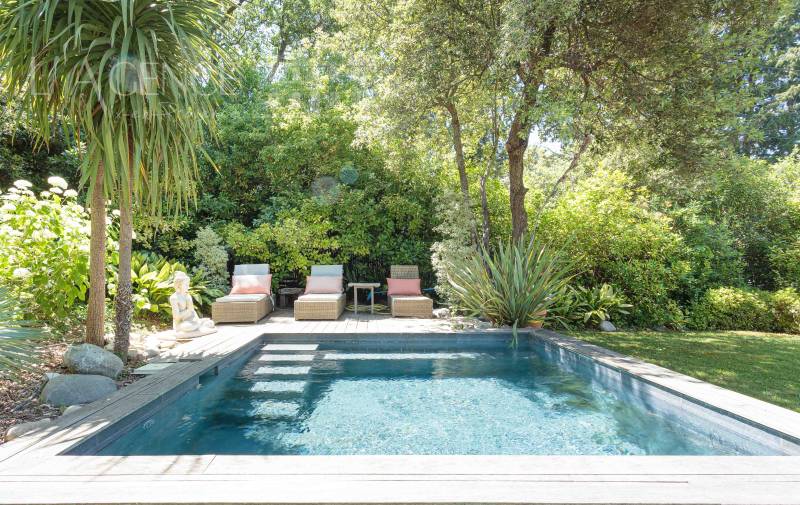 Maison nord d’Aix en Provence avec piscine et grand terrain