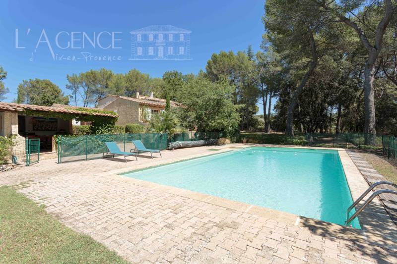 Demeure de charme à Éguilles, piscine, tennis, calme absolu