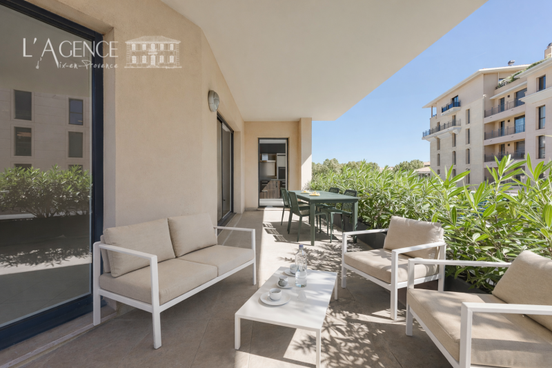 SOUS OFFRE ACCEPTÉE - Aix-en-Provence centre-ville superbe type 3 ascenseur terrasse climatisation stationnement privé