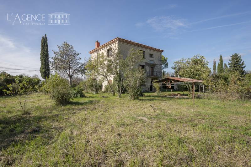 Aix Nord Maison de famille/immeuble de 362 m² sur 2835 m² clos calme