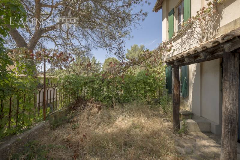 Maison à rénover Saint Marc Jaumegarde