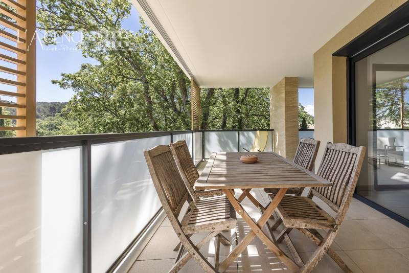 Type 4 de 99 m2 de standing proche centre ville avec grandes terrasses et garage double