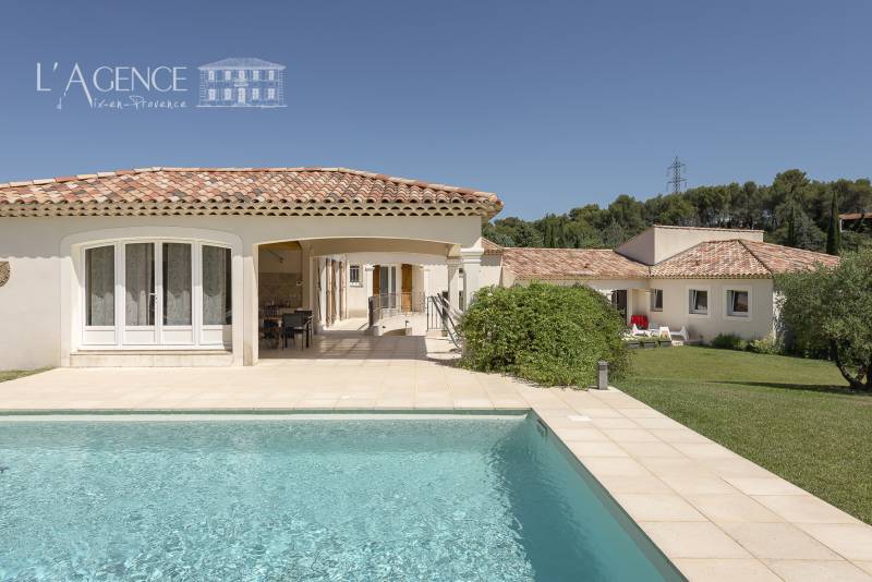 Propriété de 237 m² à Simiane, 30 minutes au sud d'Aix en Provence