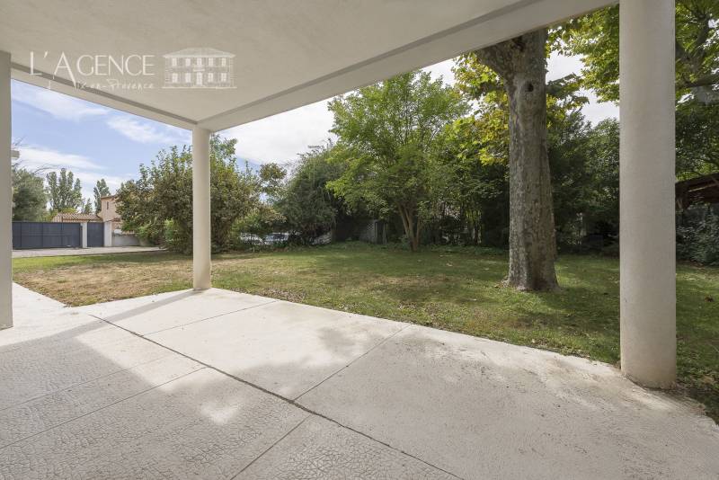 Rez-de-jardin de 108 m², 3 chambres, stationnement à Puyricard