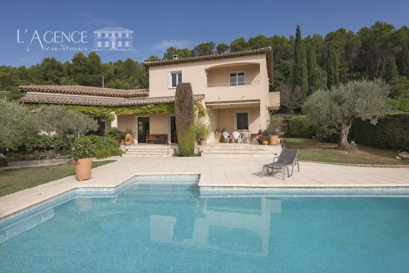 AU CALME ABSOLU DANS LE VILLAGE DE MEYREUIL, MAISON AVEC VUE PANORAMIQUE