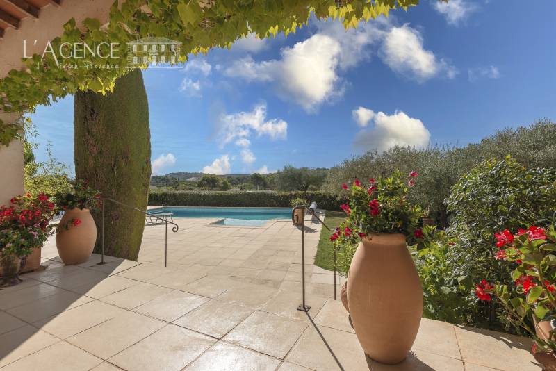 EXCLUSIVITÉ – Maison 180 m², village de Meyreuil, calme absolu