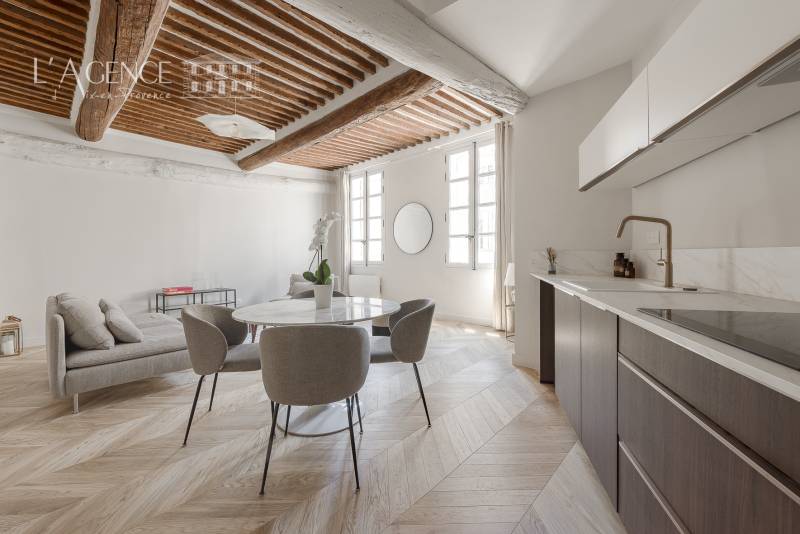Aix centre-ville - superbe type 3 rénové climatisé lumineux