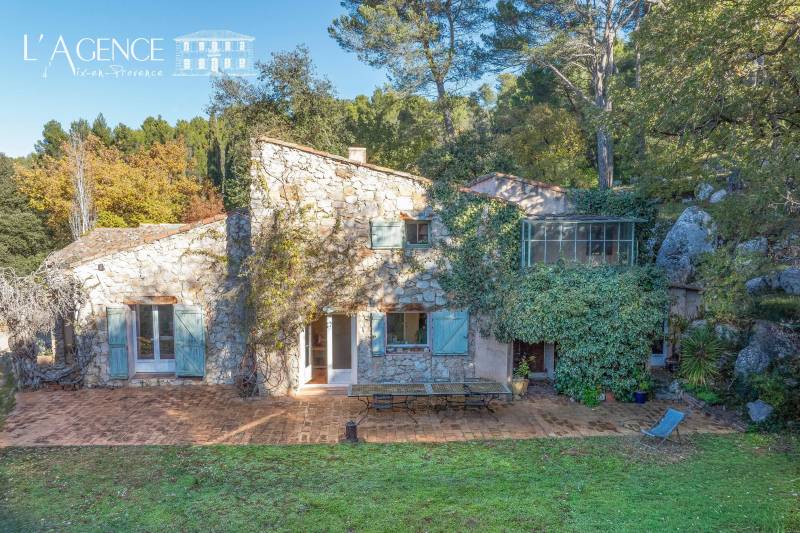 Maison de charme dans un cadre naturel préservé à Beaurecueil, à 2 pas d'Aix-en-Provence