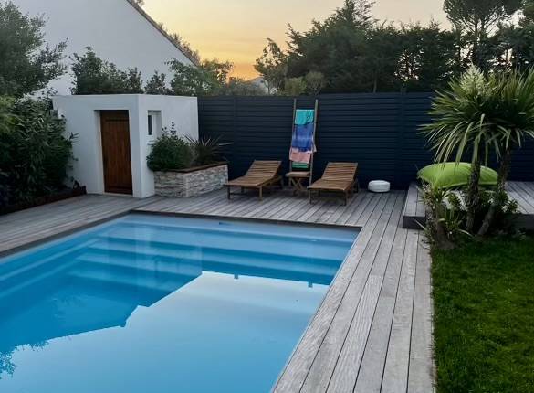 Maison très récente de 112 m2 sur une parcelle paysagée de 530 m2 avec piscine