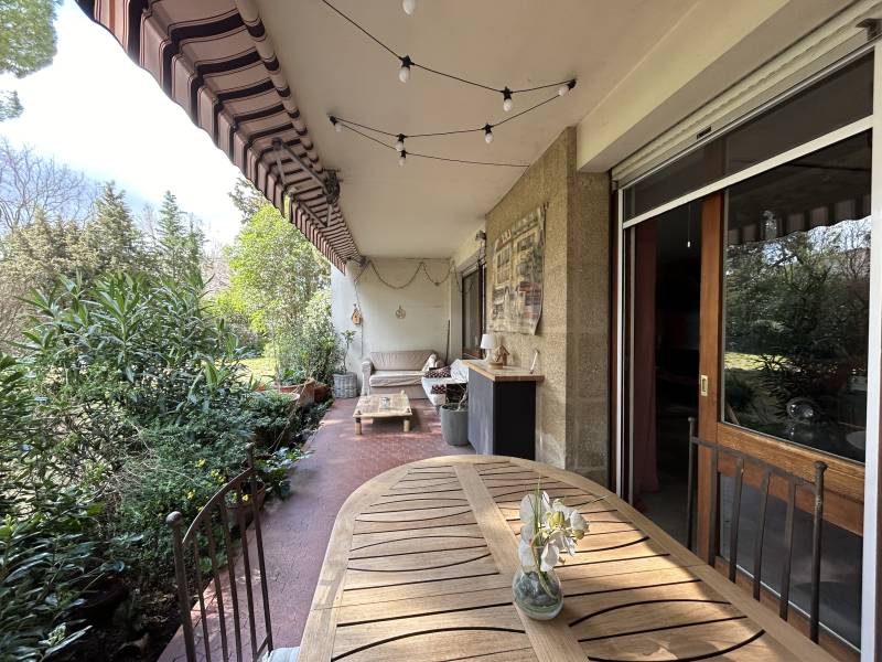 T4 résidence fermée secteur hôpital terrasse cave