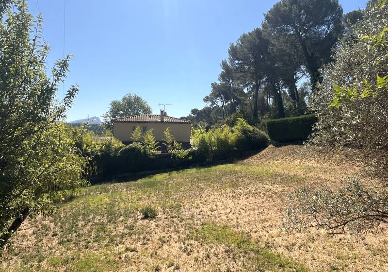 Terrain à bâtir de 737 m2